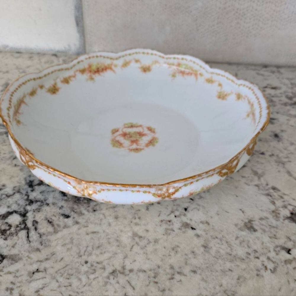 Vintage Ruffled Edge Serving Bowl